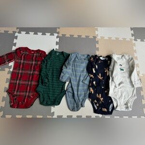 Like New Carter’s Bodysuit 5 pack set - Size 9 Months